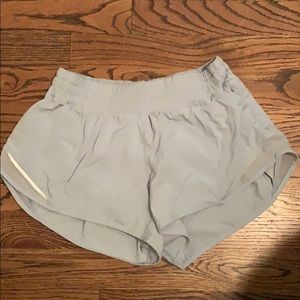 Hotty ToTty 2.5 lululemon shorts